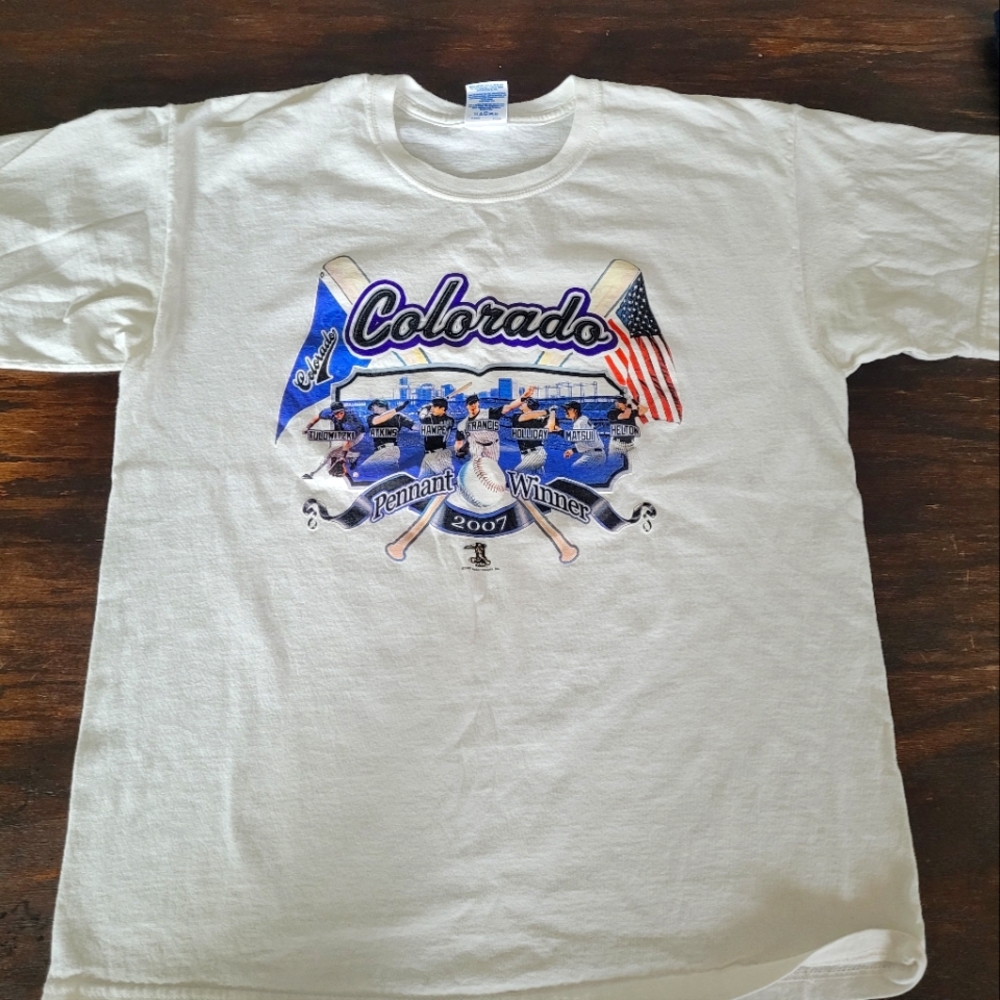 Sports memorabilia vintage Colorado rockies tee shirt